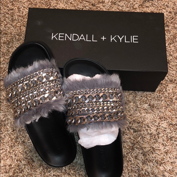 Kendall + Kylie slides - Picture 1 of 3